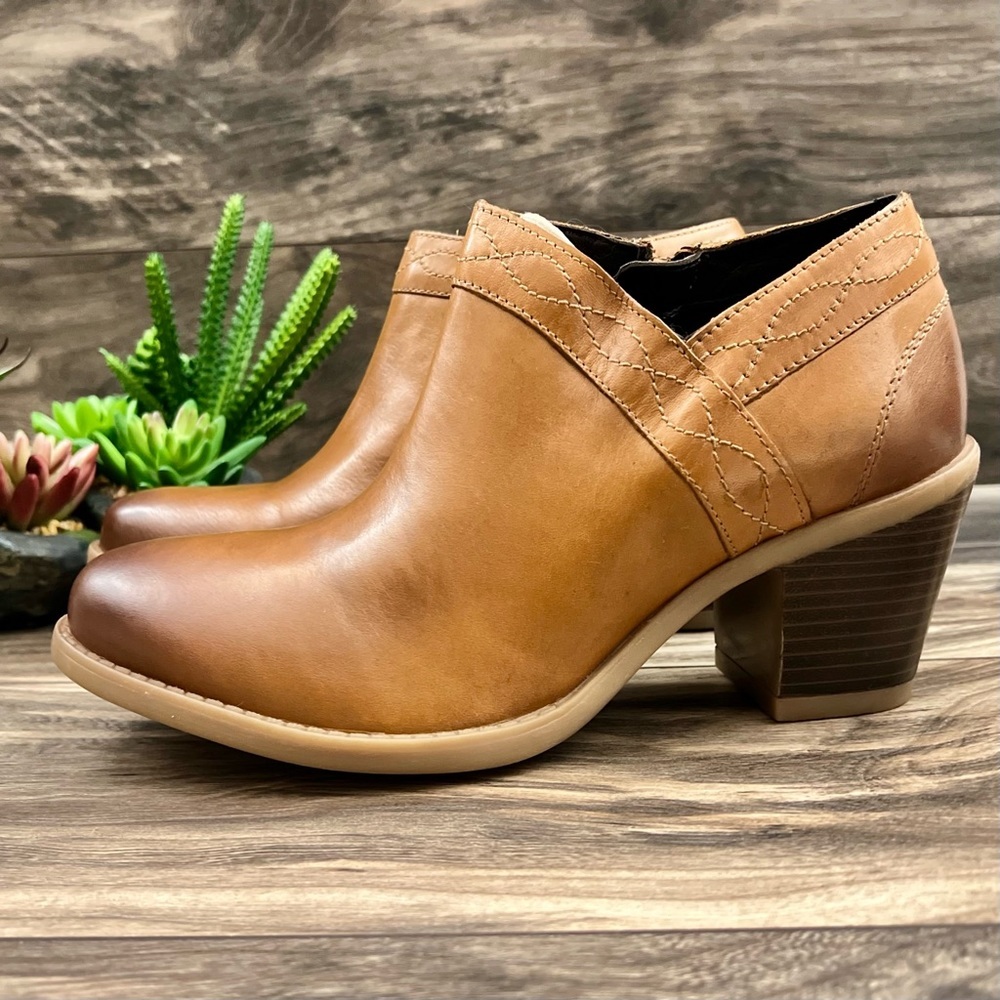 NIB Earth Lina Austin Notched Heeled Low Cut Leather Bootie Camel 9M - Picture 4 of 12